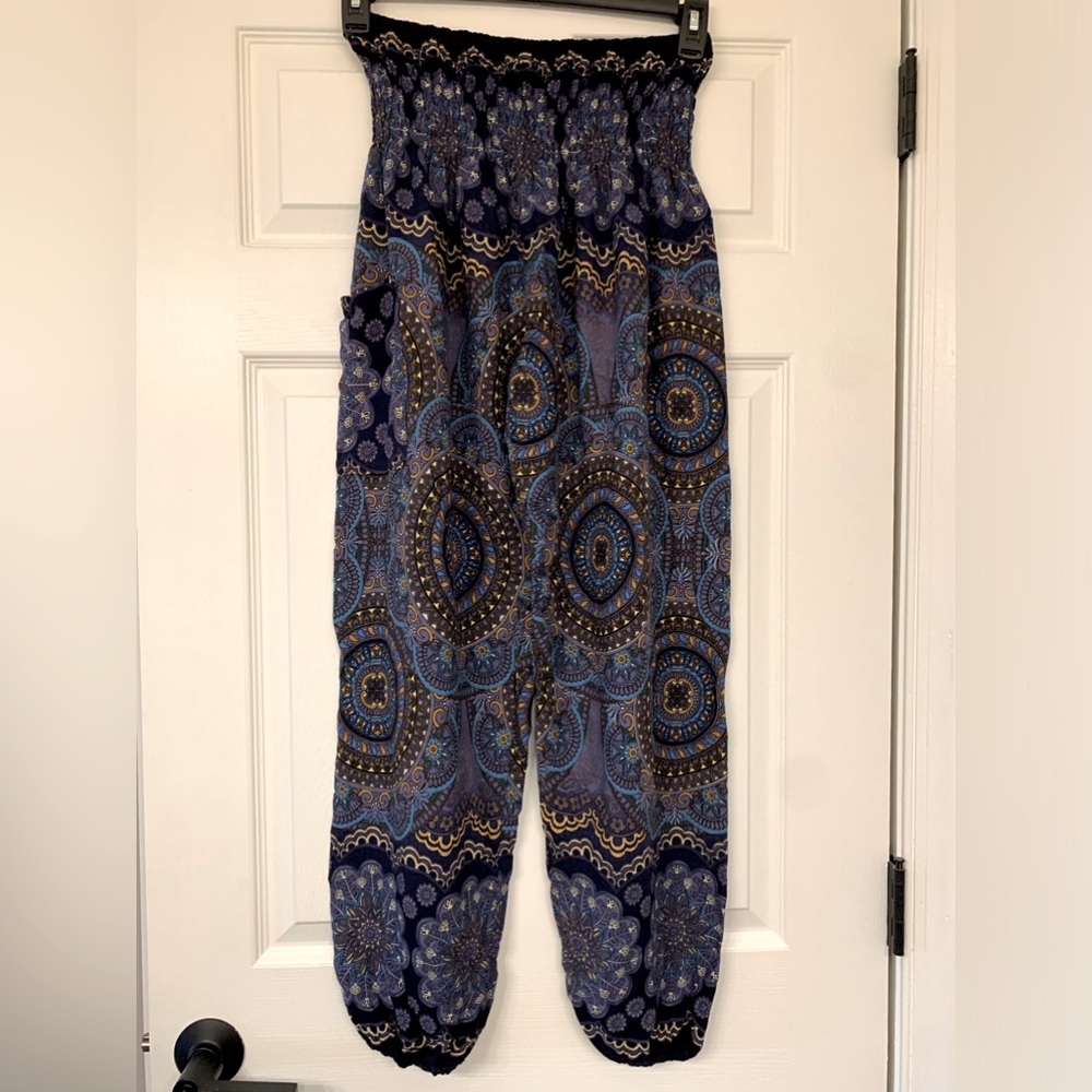 Elastic pants